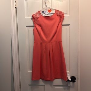 Cocktail dress with crochet back statement